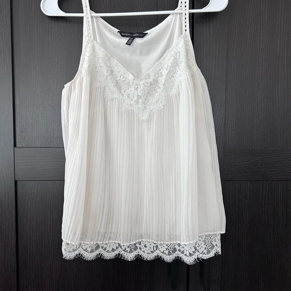 White House Black Market White Lace Pleated Camisole - Picture 4 of 9